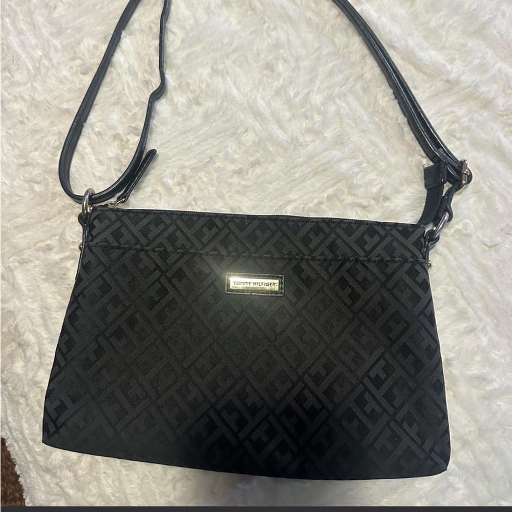 Tommy Hilfiger Elegant Black Crossbody Bag